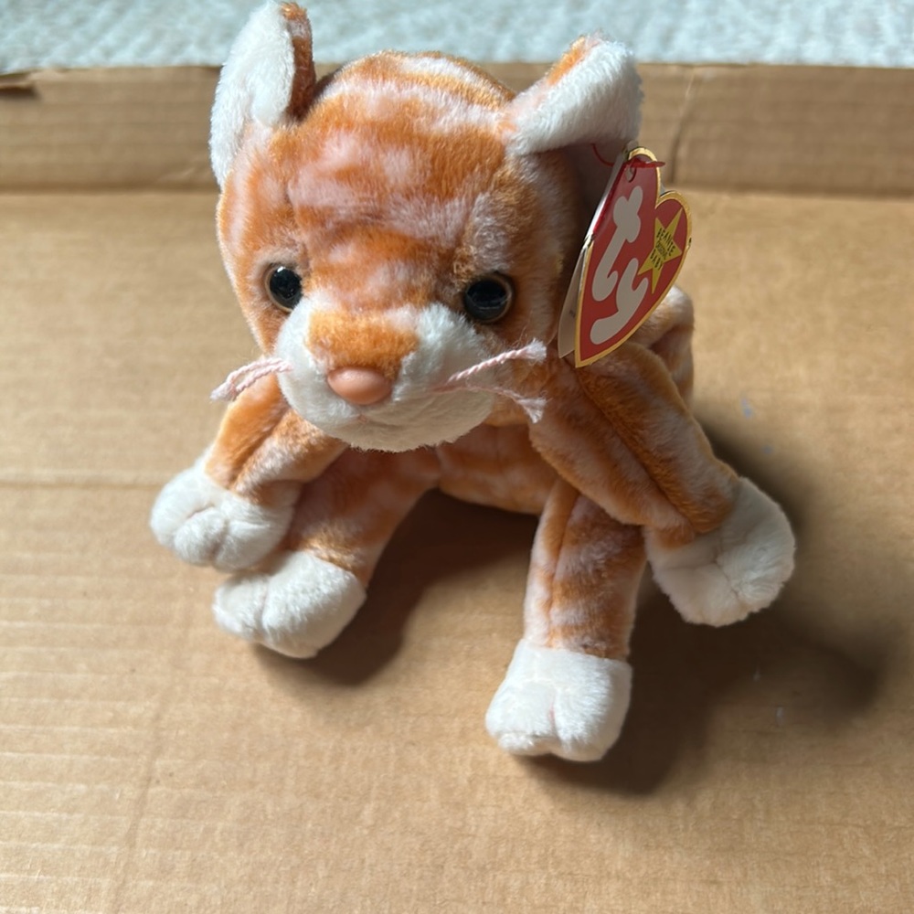 Ty beanie baby. Cat / kitten “ Amber” Great condition. Tag still attached.
